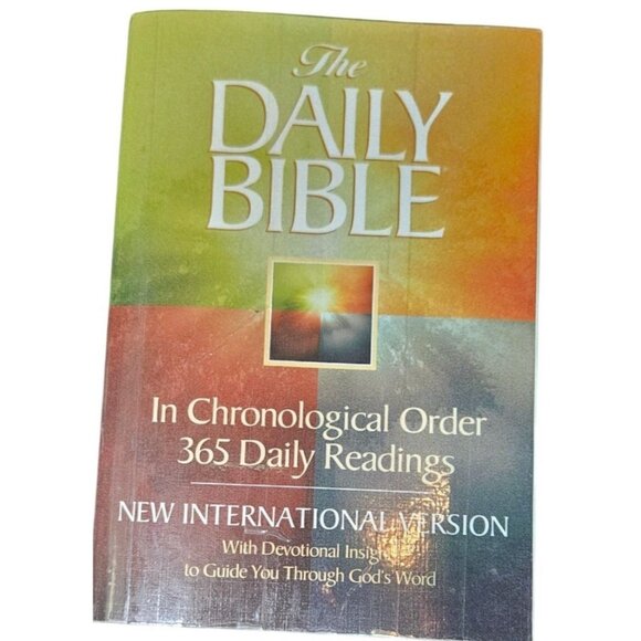 The Daily Bible New International Version In Chronological Order With 365 Daily - Picture 1 of 5